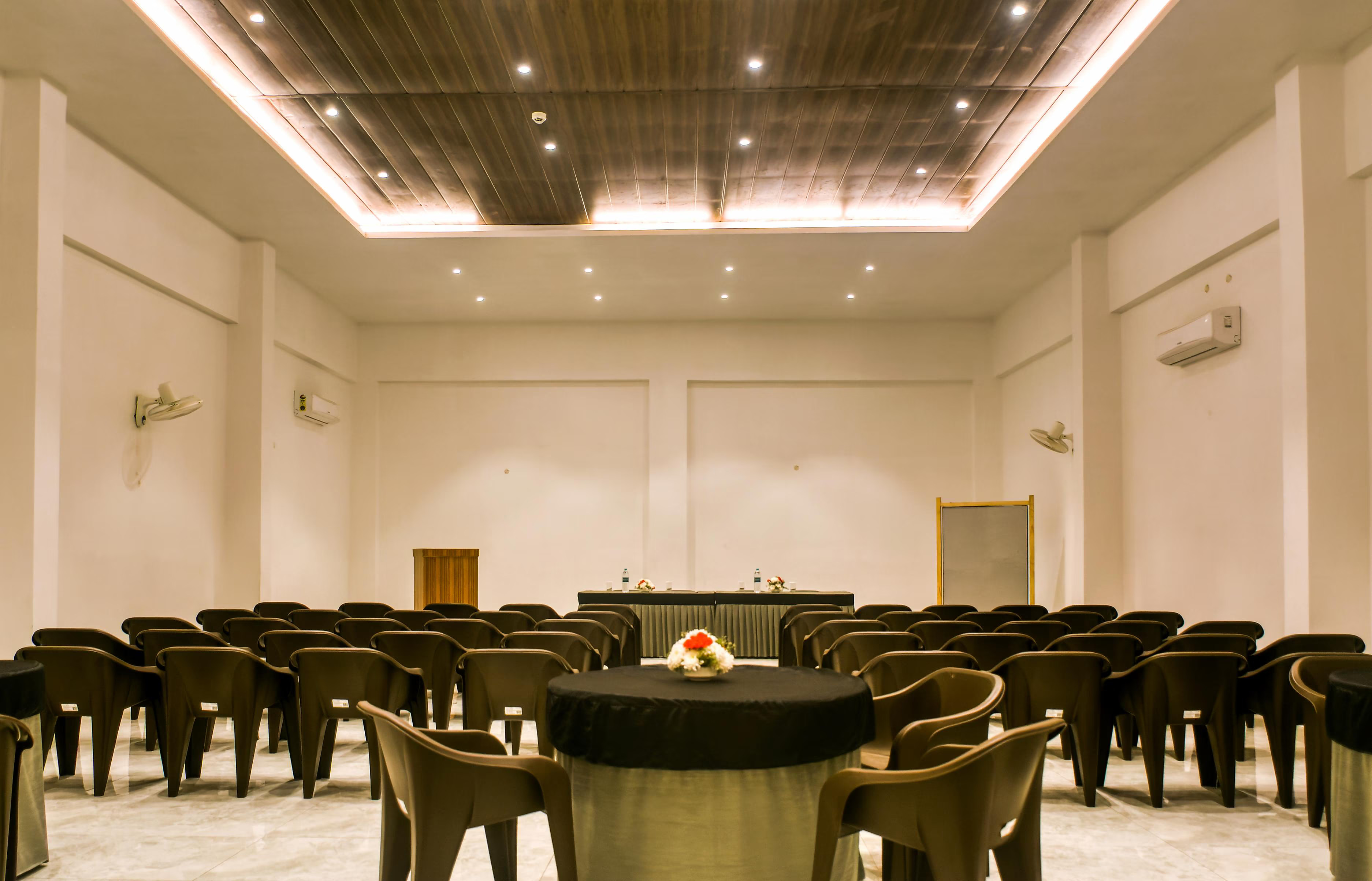Reception Area - Warm Welcome & Check-in