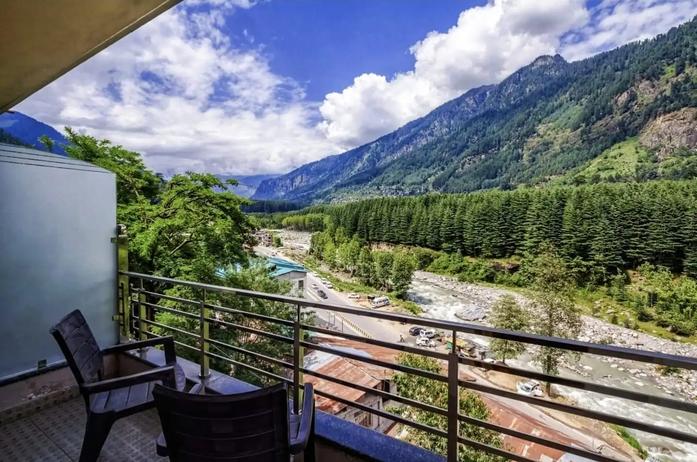 Executive Room Hampta Pass View