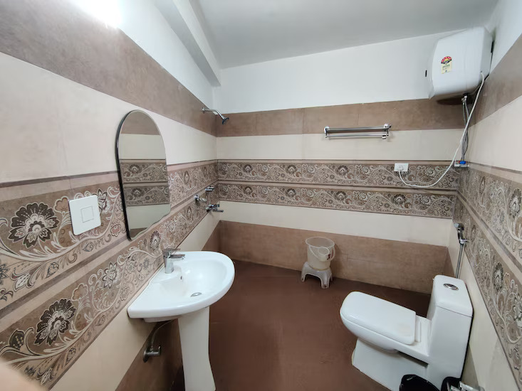 Premium Bathroom - Modern Amenities