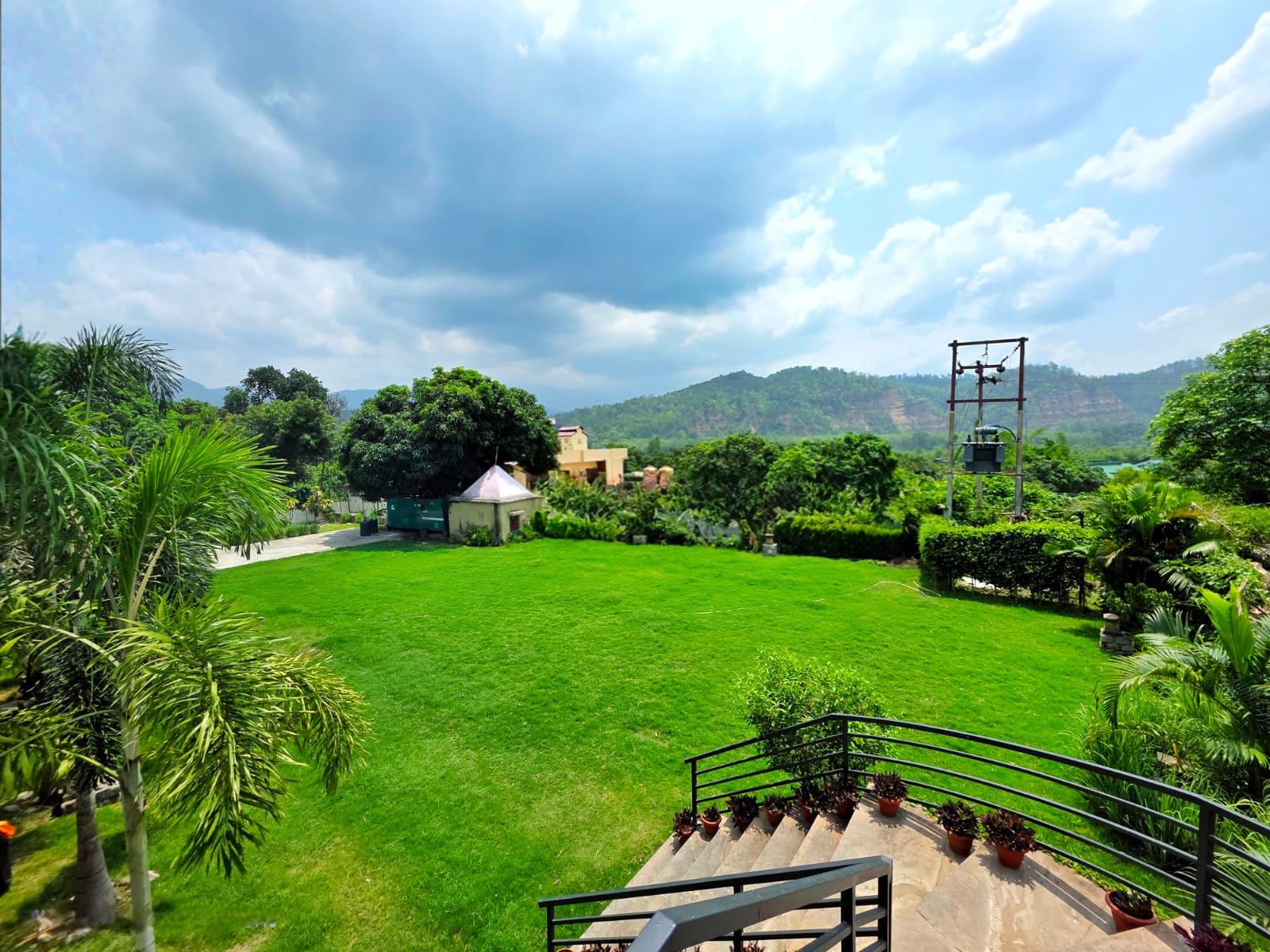 Outdoor Lawn Wedding Venue